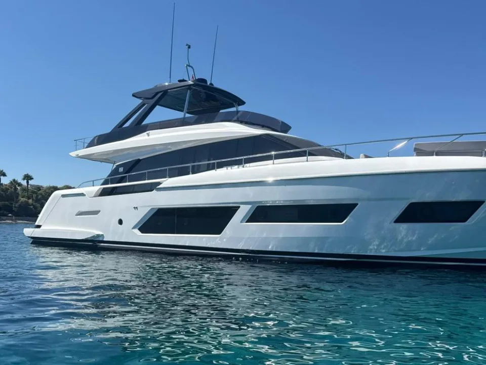Ferretti Yachts 670 usato - foto 1