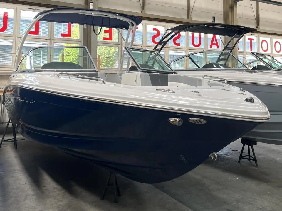 Chaparral 23 SSI used - photo 1
