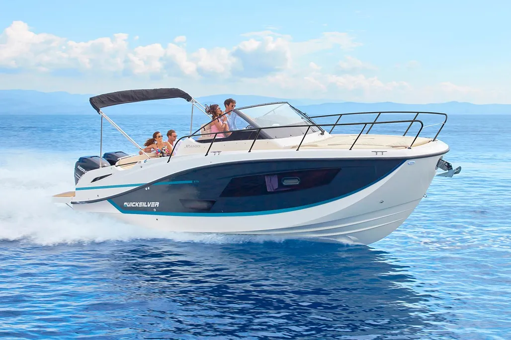 Quicksilver Activ 875 Sundeck used - photo 1