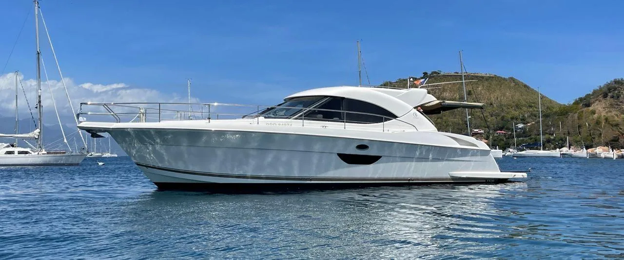 Riviera 4400 sport yacht used - photo 1