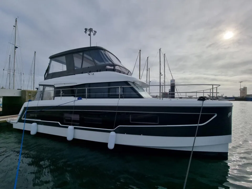 Fountaine Pajot MY5 used - photo 1
