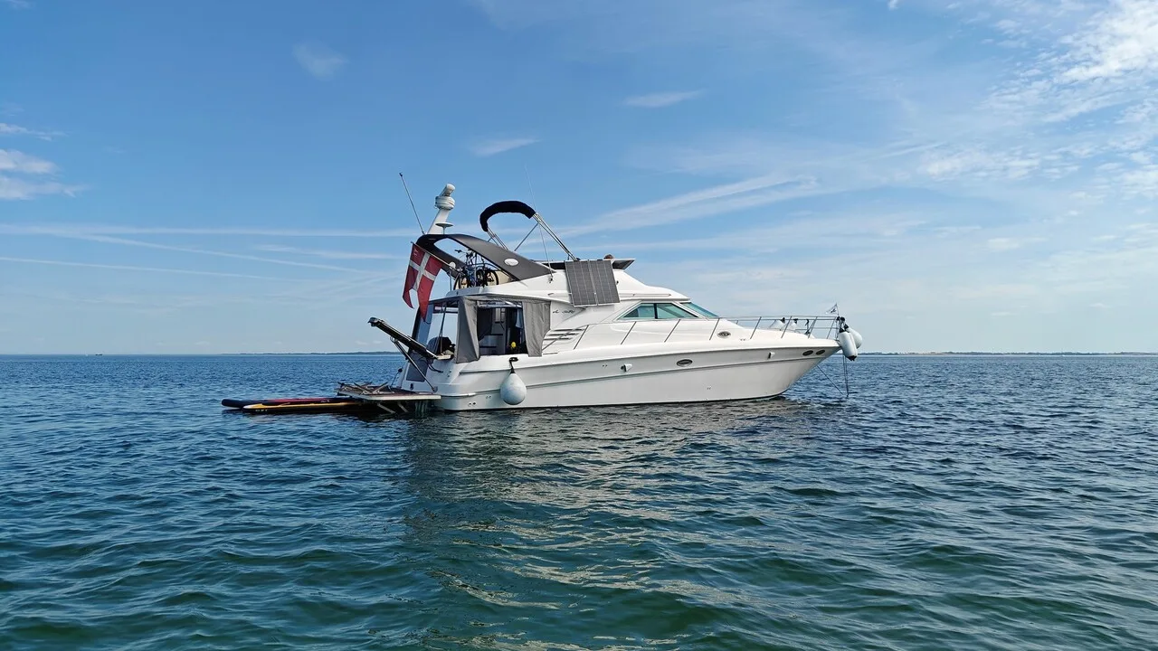 Sea Ray 400 Sedan Bridge used - photo 1