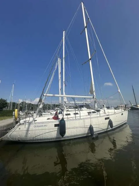 Beneteau Oceanis 390 used - photo 1