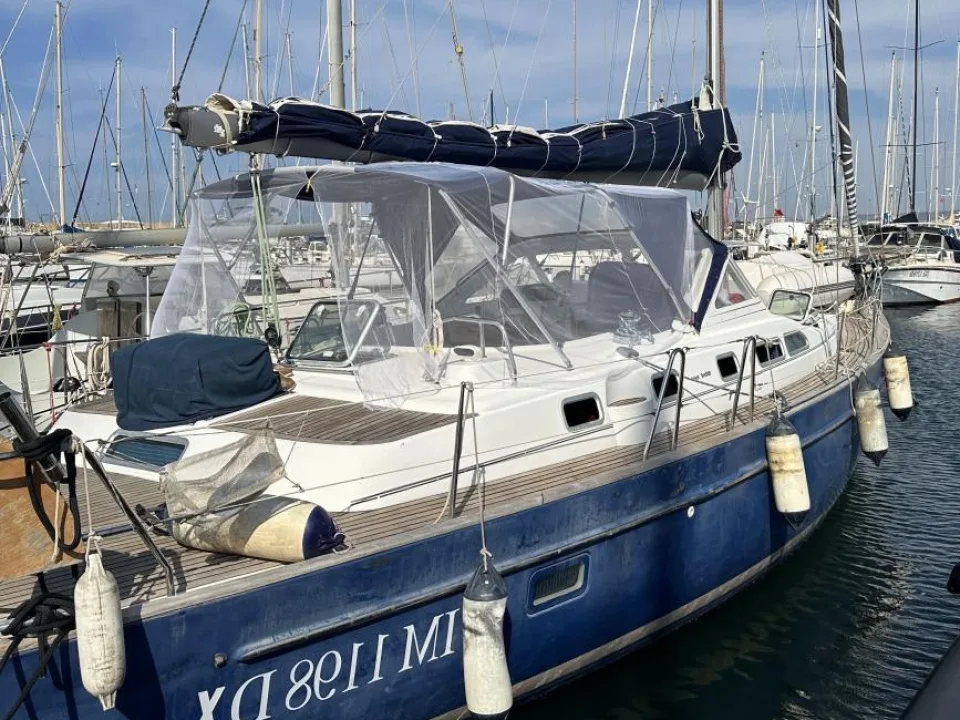 Beneteau Oceanis 42 CC used - photo 1