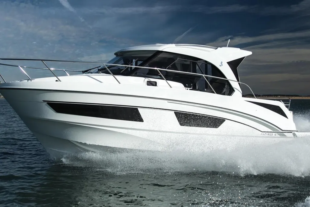 Beneteau Antares 9 OB d'occasion - photo 1
