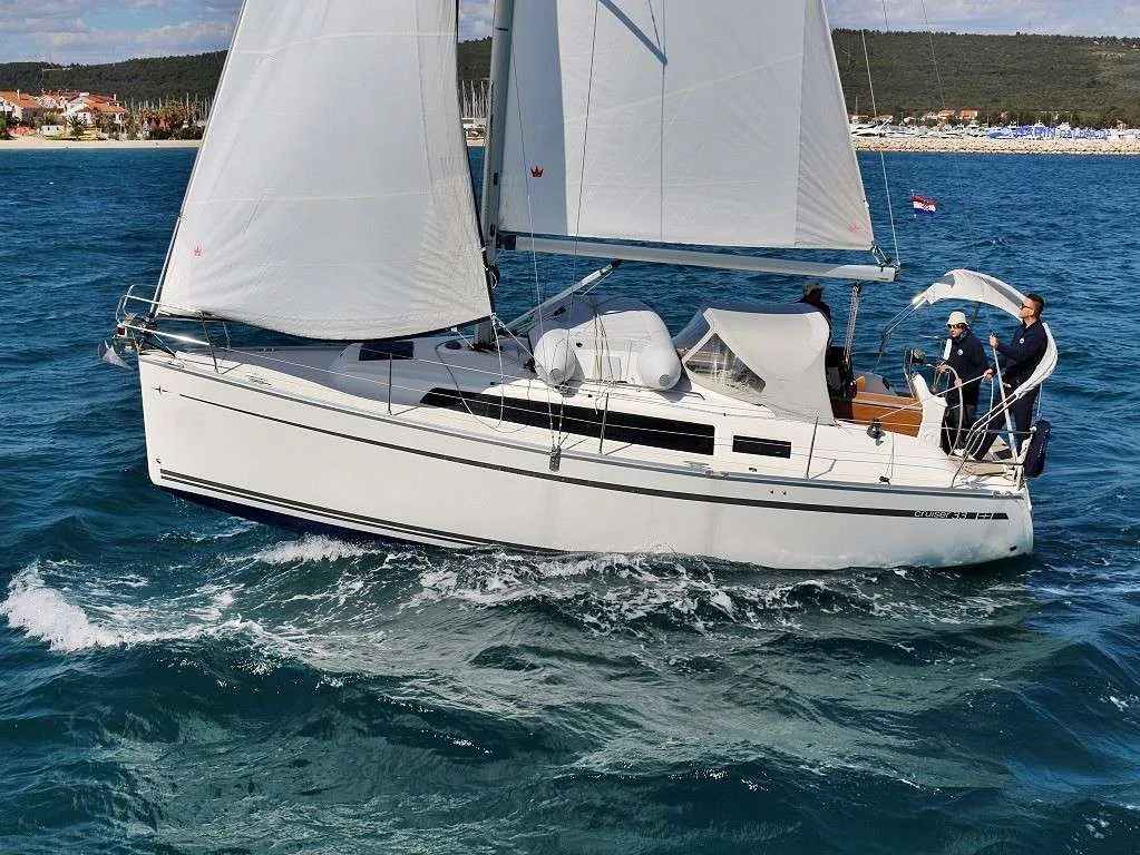 Bavaria Yachts 33 CRUISER used - photo 1