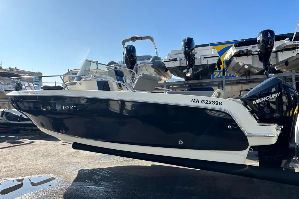 Invictus 240 CX used - photo 1