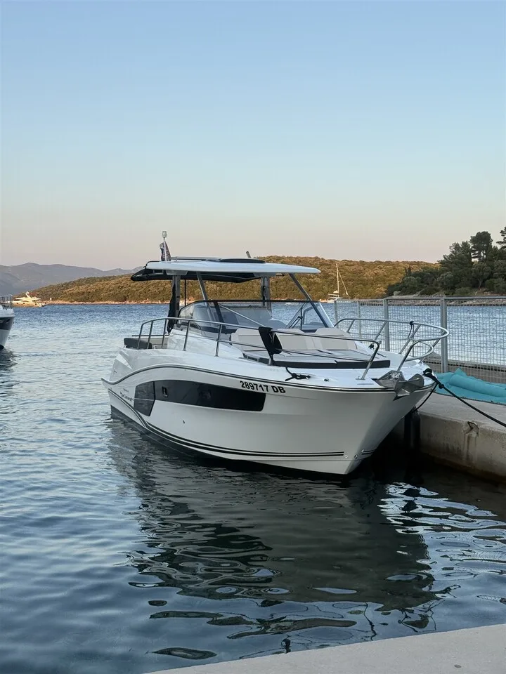 Jeanneau Cap Camarat 10.5 WA Serie 2 used - photo 1 Jeanneau Cap Camarat 10.5 WA Serie 2 used - photo 1