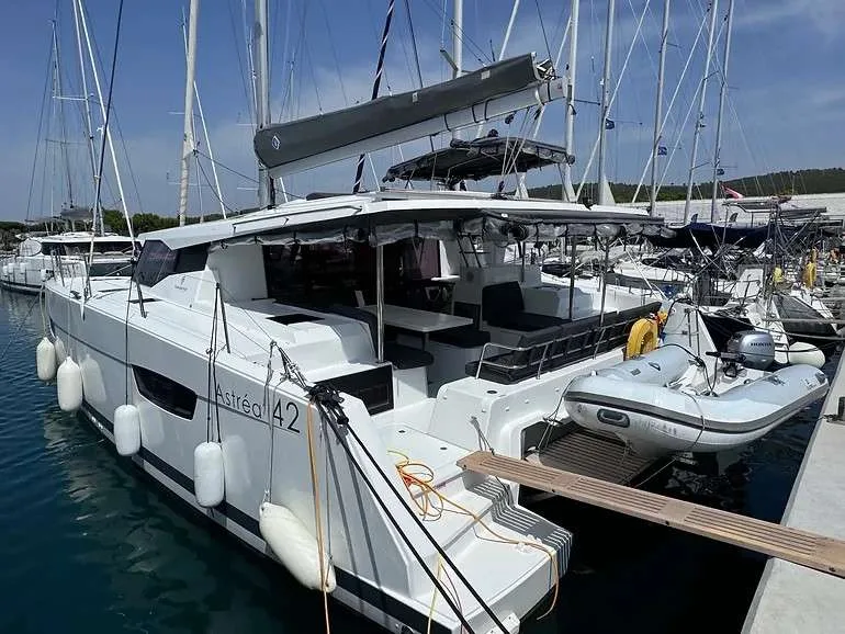 Fountaine Pajot ASTREA 42 used - photo 1