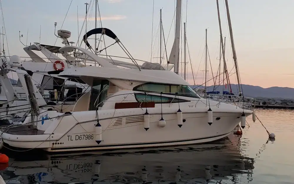 Prestige 42 used - photo 1