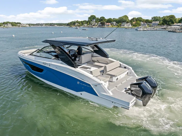 Cruisers Yachts 34 GLS OB
