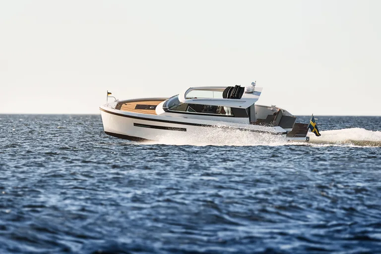Delta Powerboats 33 Coupé