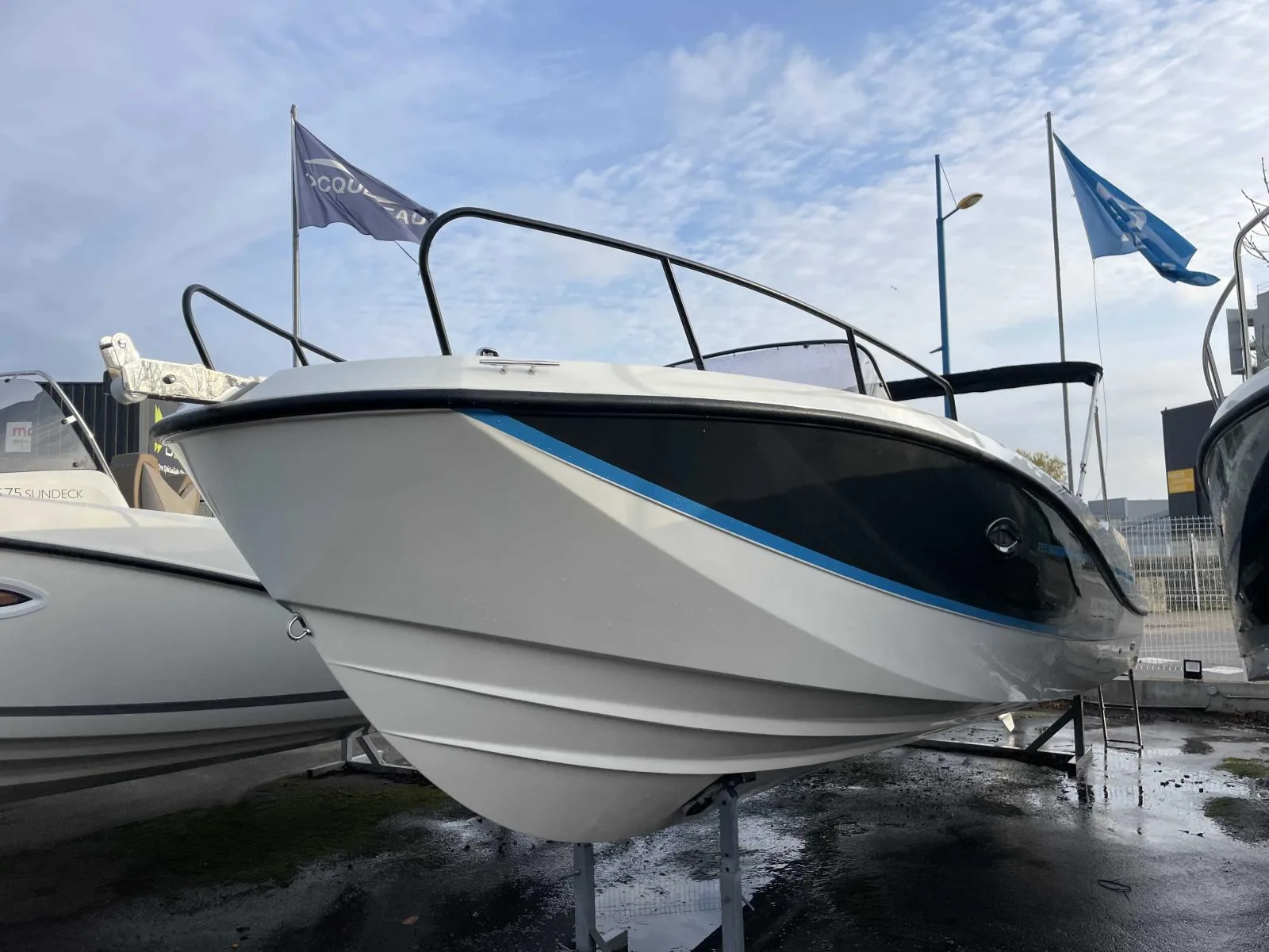 Quicksilver Activ 755 sundeck used - photo 1