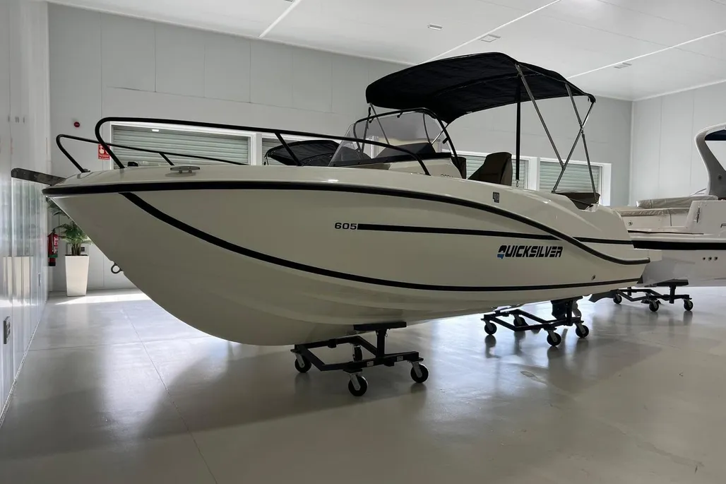 Quicksilver Activ 605 Open used - photo 1