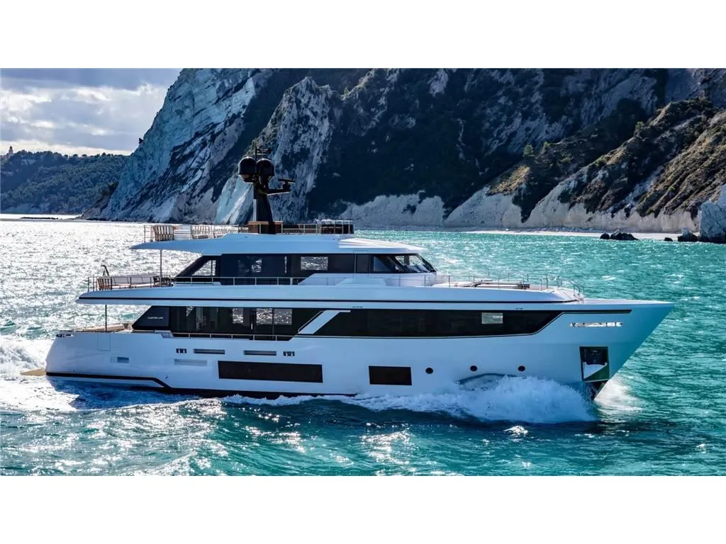 Custom Line Navetta 30 used - photo 1