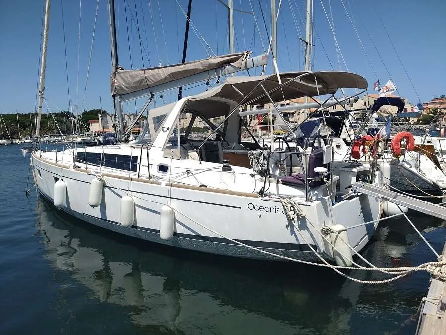Beneteau OCEANIS 38.1 used - photo 1