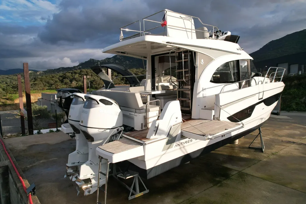 Beneteau Antares 11 OB d'occasion - photo 1