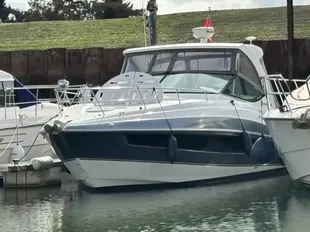 Cruisers Yachts 35 Express used - photo 1