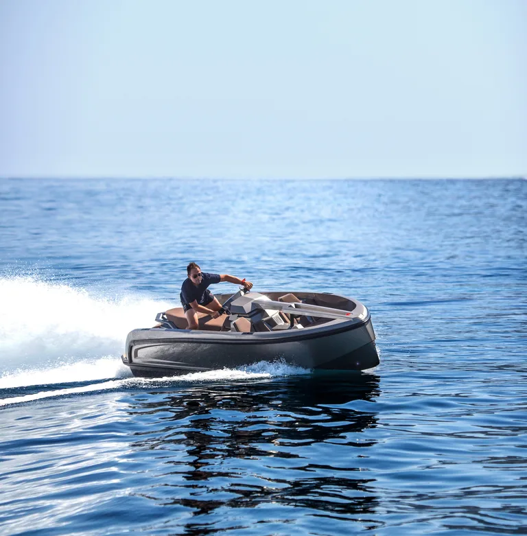 Vanquish Yachts VQ16 Sports Line