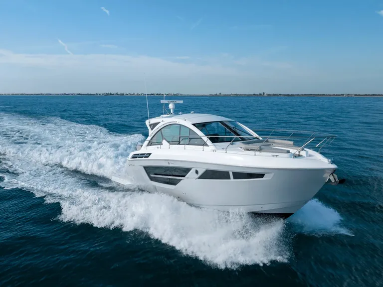 Cruisers Yachts 50 Cantius