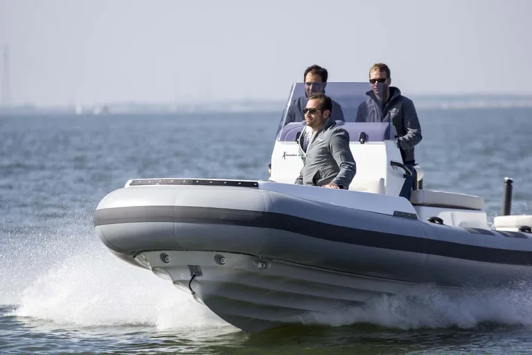 Xtenders 8.0m Peoplecarrier