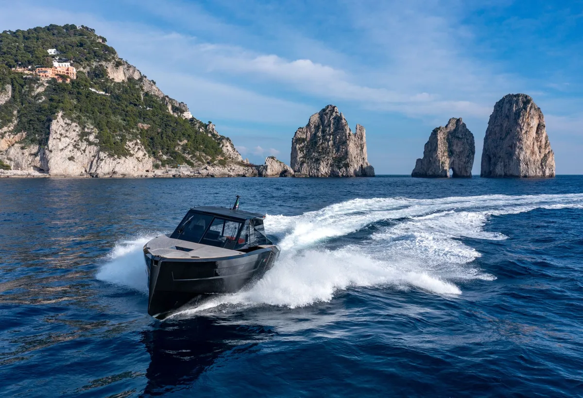 Evo Yachts R4 Icone