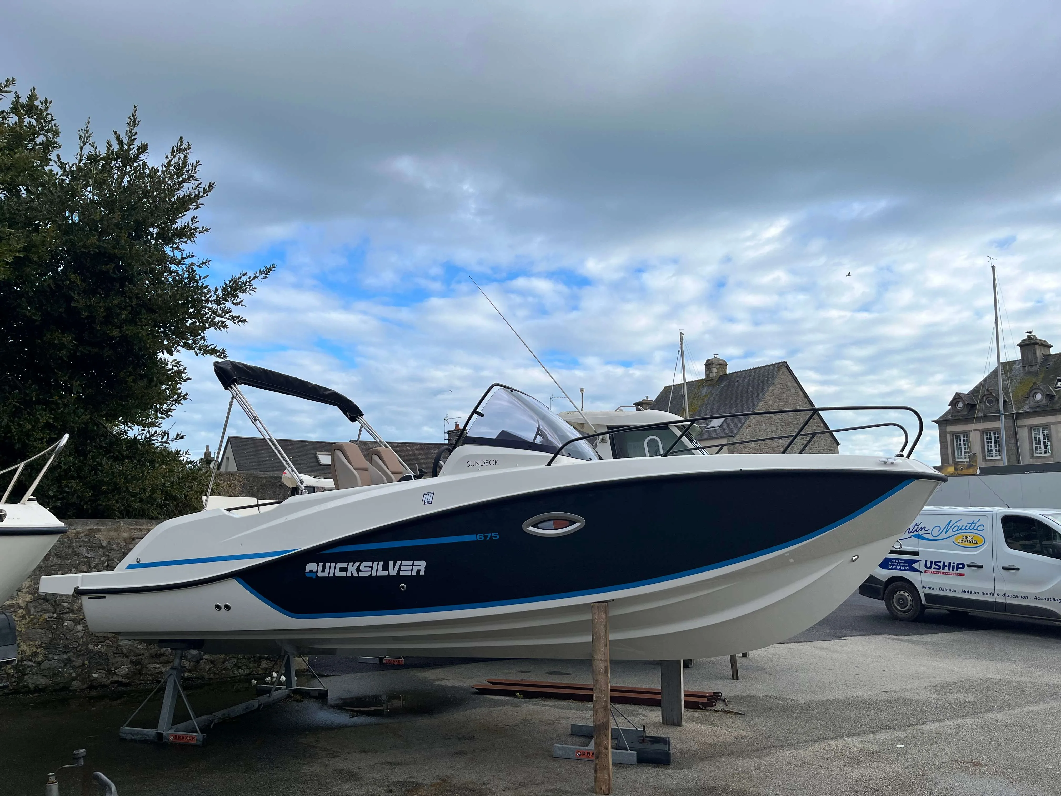 Quicksilver ACTIV 675 SUNDECK used - photo 1