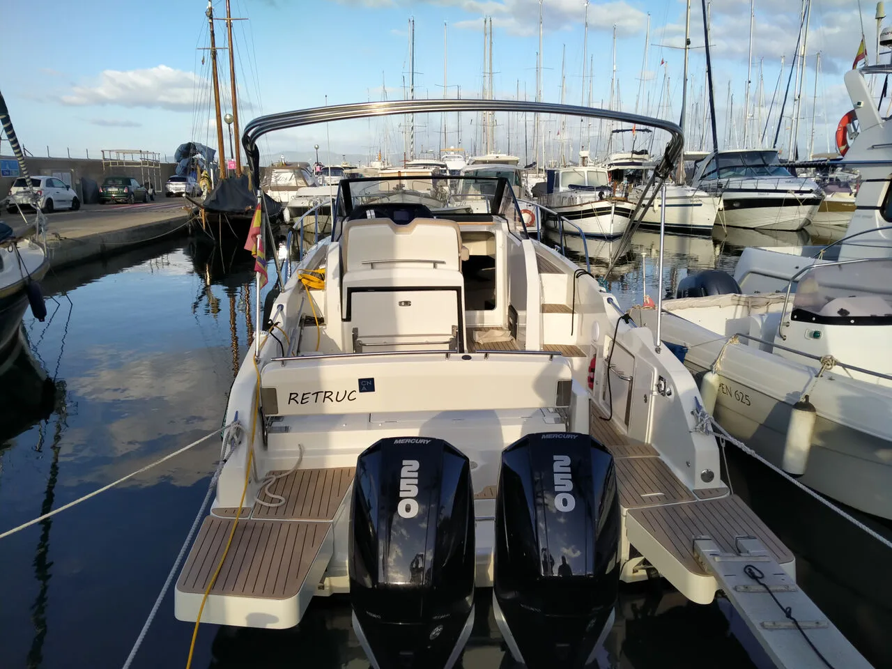 Quicksilver Activ 875 Sundeck used - photo 1
