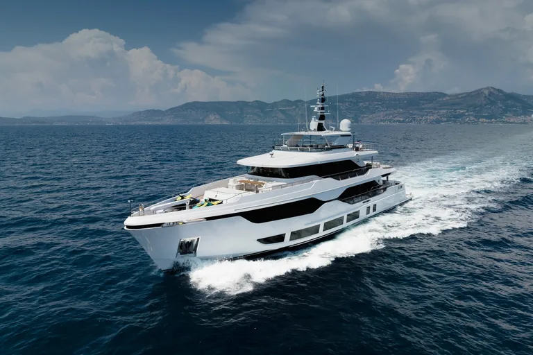 Gulf Craft Majesty 120