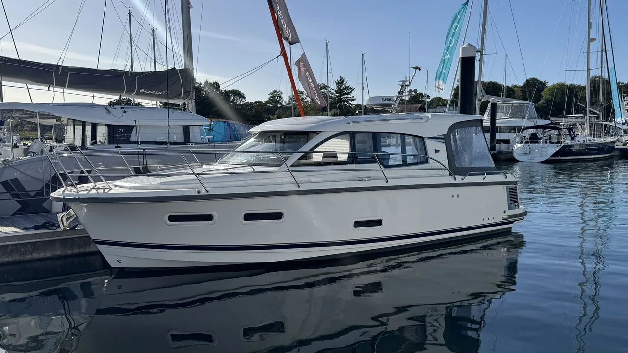 Nimbus 305 Coupe used - photo 1