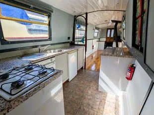 Crusoe - 58' Trad Style Narrowboat used - photo 1