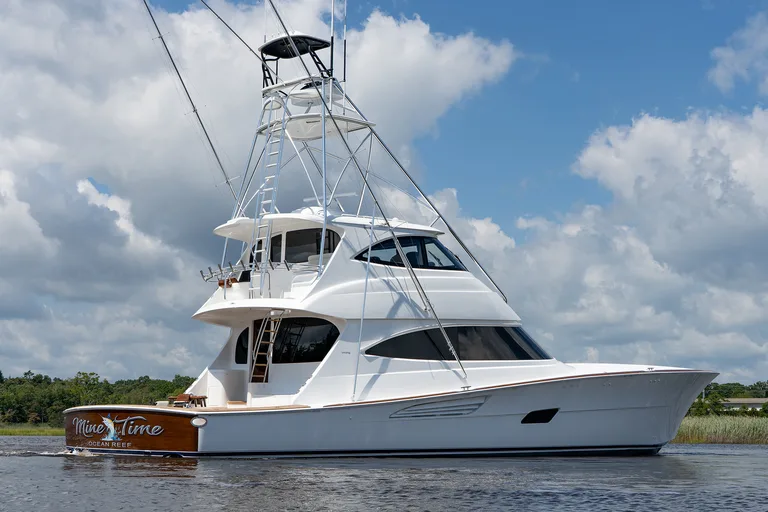 Viking Yachts Viking 82EB