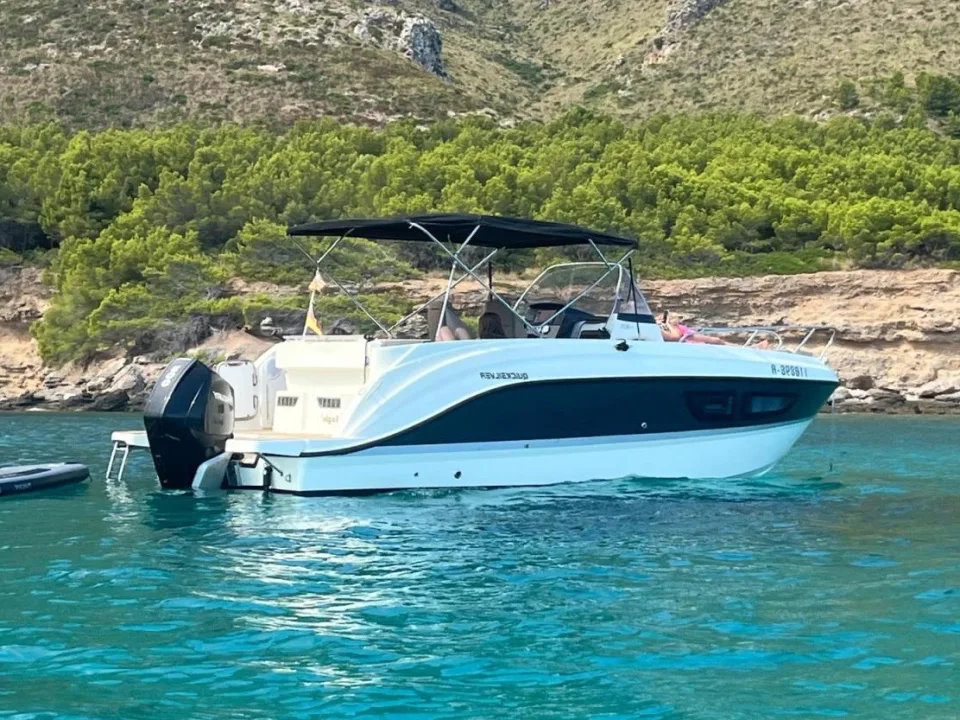 Quicksilver Activ Sundeck 805 used - photo 1