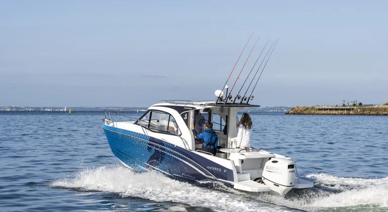 Beneteau Antares 7 Fishing