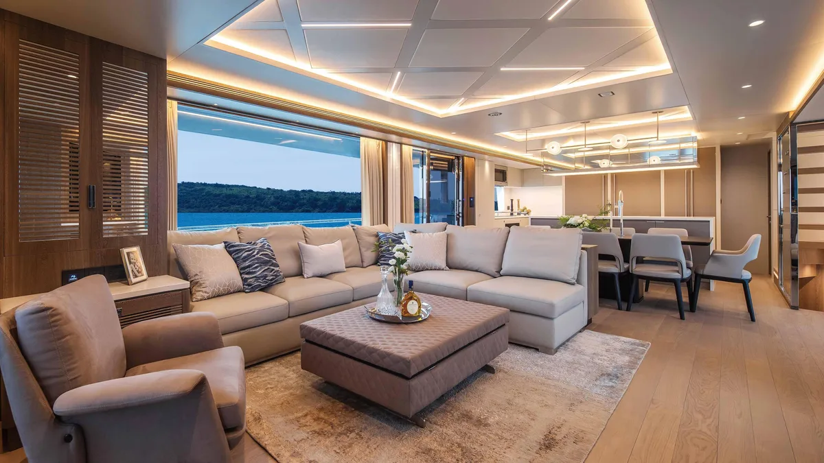 Horizon FD90 Skylounge — 12