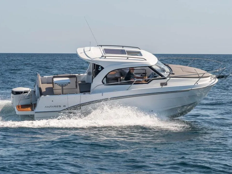 Beneteau Antares 8 OB d'occasion - photo 1