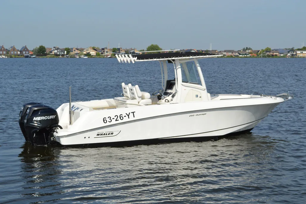 Boston Whaler 250 Outrage used - photo 1