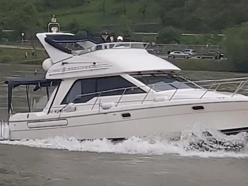 Bayliner 3388 Command Bridge gebraucht - Foto 1
