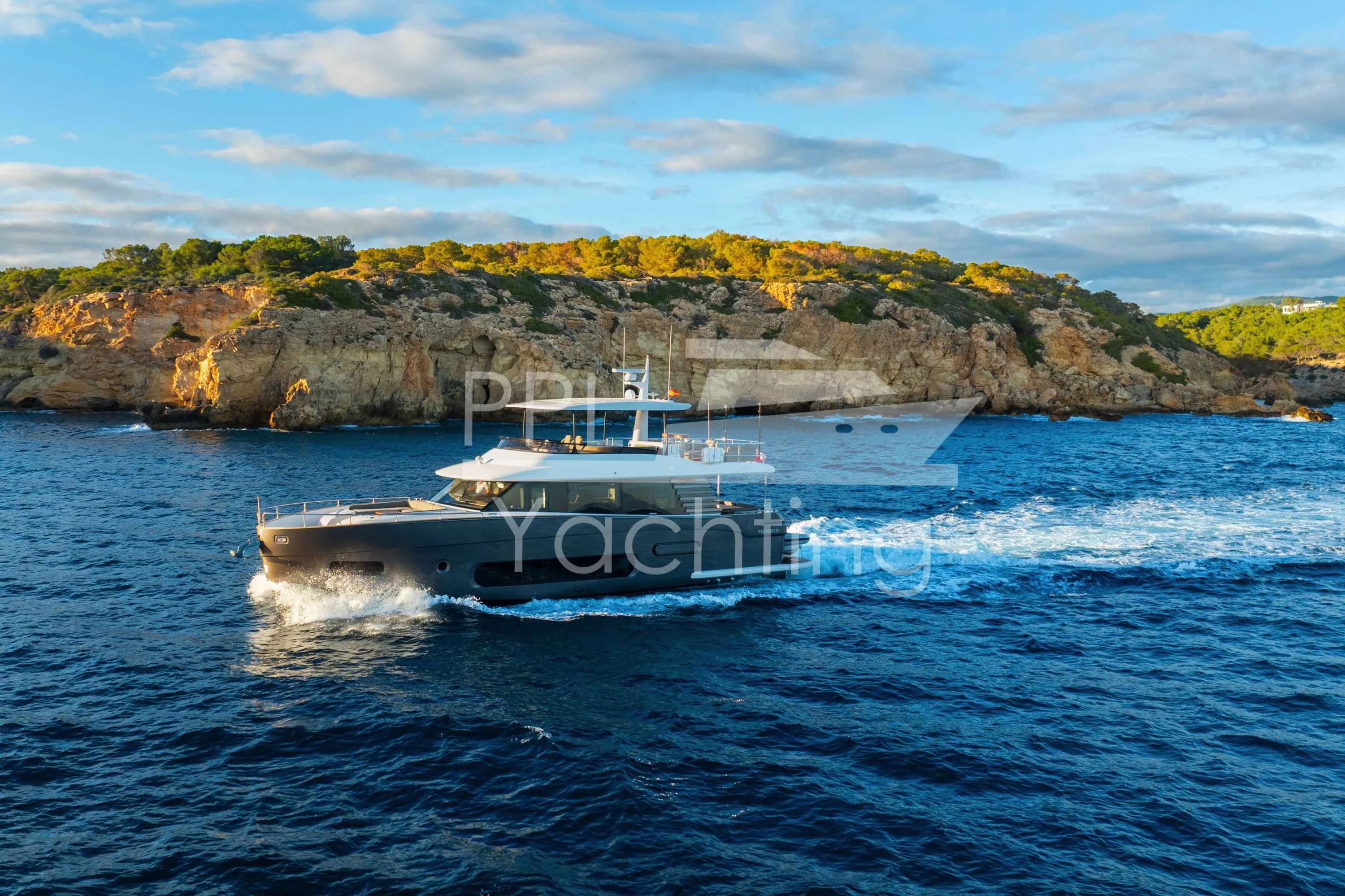 Azimut 66 used - photo 1
