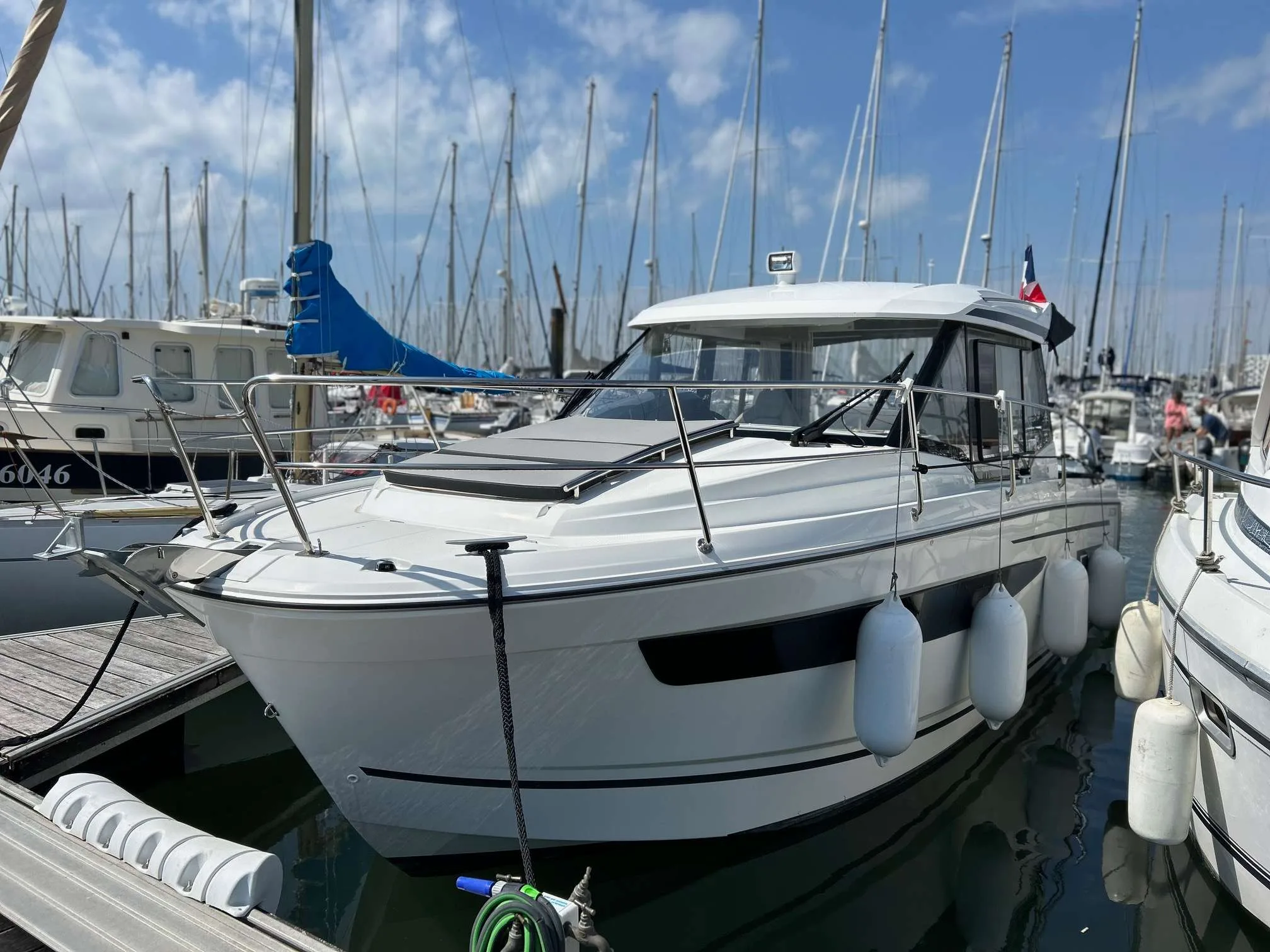 Jeanneau MERRY FISHER 895 OFFSHORE used - photo 1