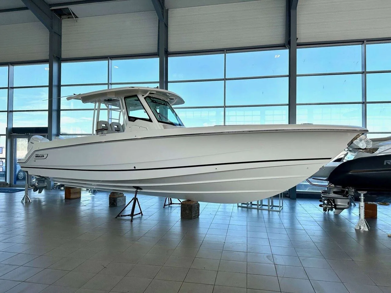 Boston Whaler Outrage 360 used - photo 1
