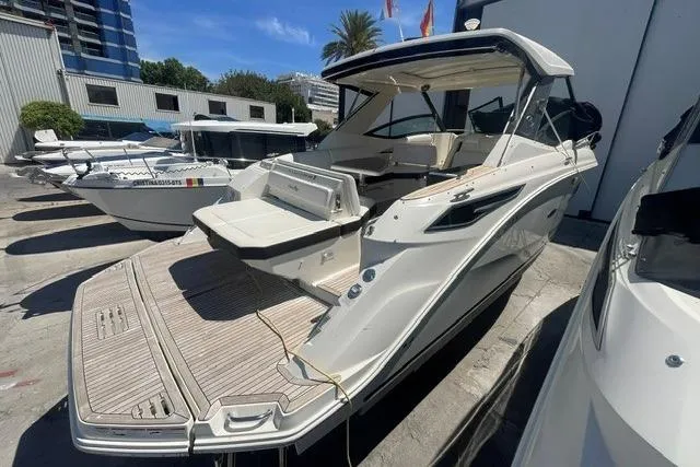 Sea Ray Sundancer 320 Coupe used - photo 1