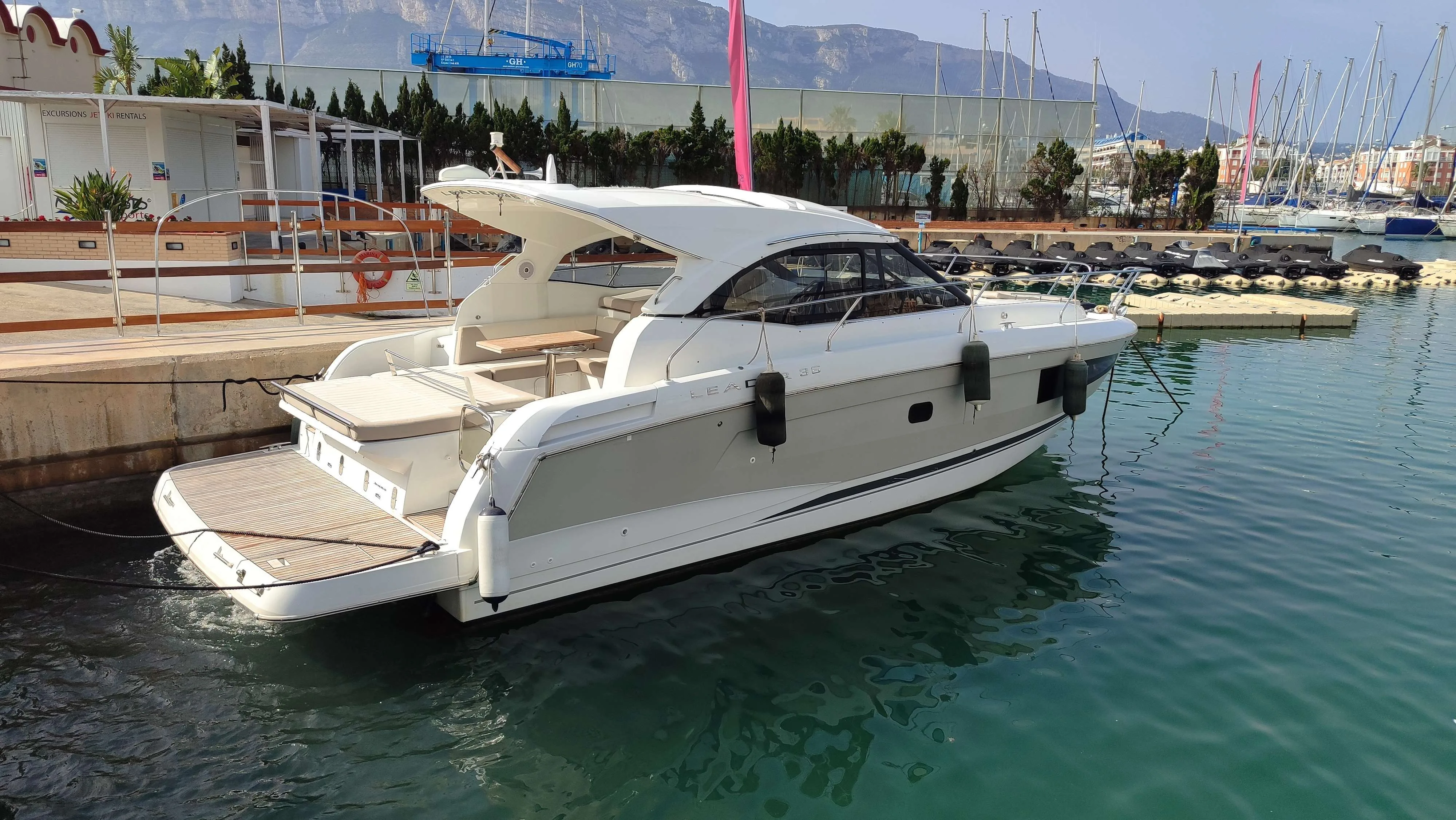 Jeanneau LEADER 36 SPORT TOP d'occasion - photo 1 Jeanneau LEADER 36 SPORT TOP d'occasion - photo 1