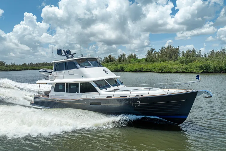 Grand Banks GB60 Skylounge