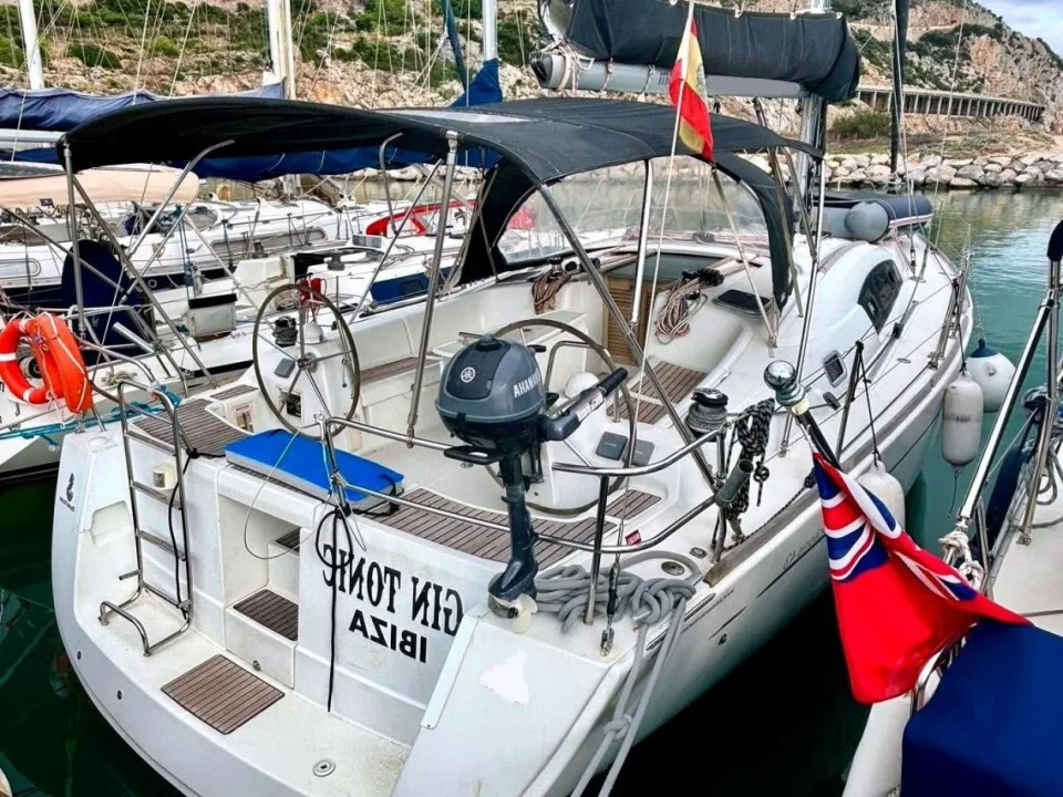 Beneteau Oceanis 43 used - photo 1