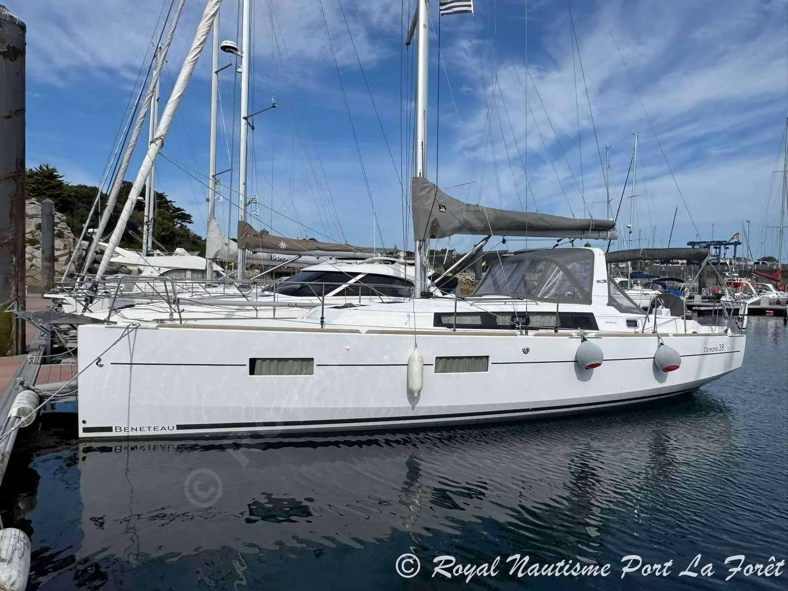 Beneteau OCEANIS 38 used - photo 1