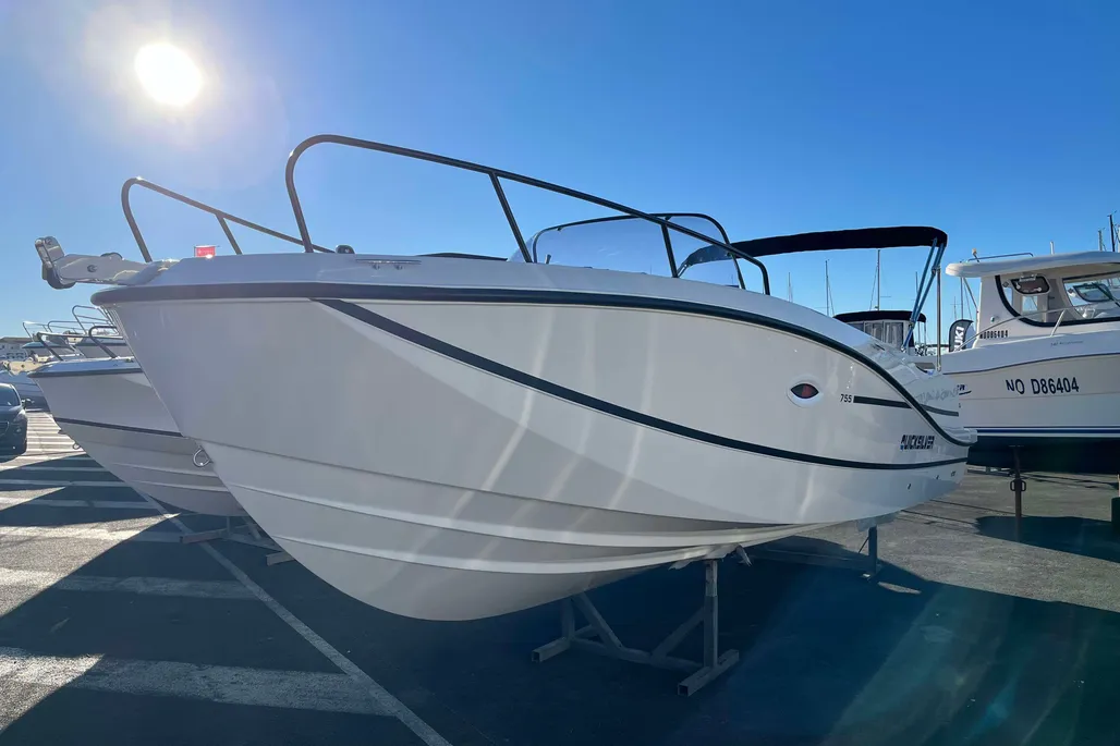 Quicksilver Activ 755 Sundeck used - photo 1