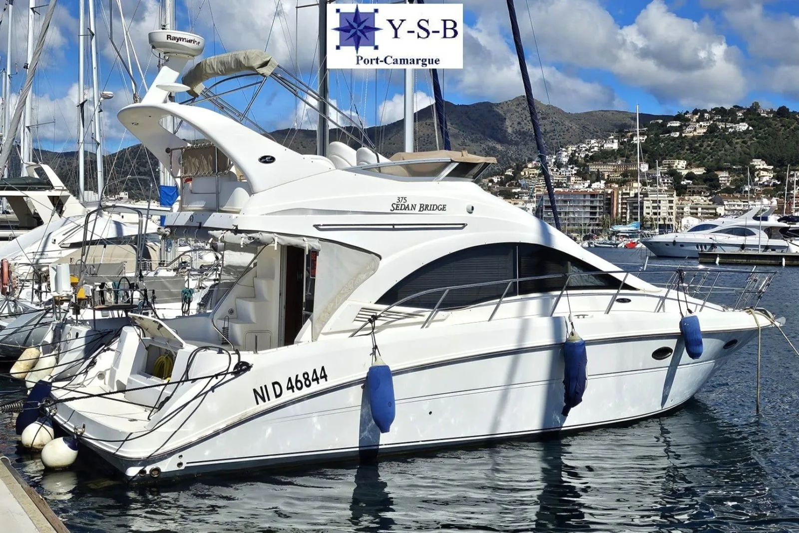 Sea Ray 360 sedan fly used - photo 1