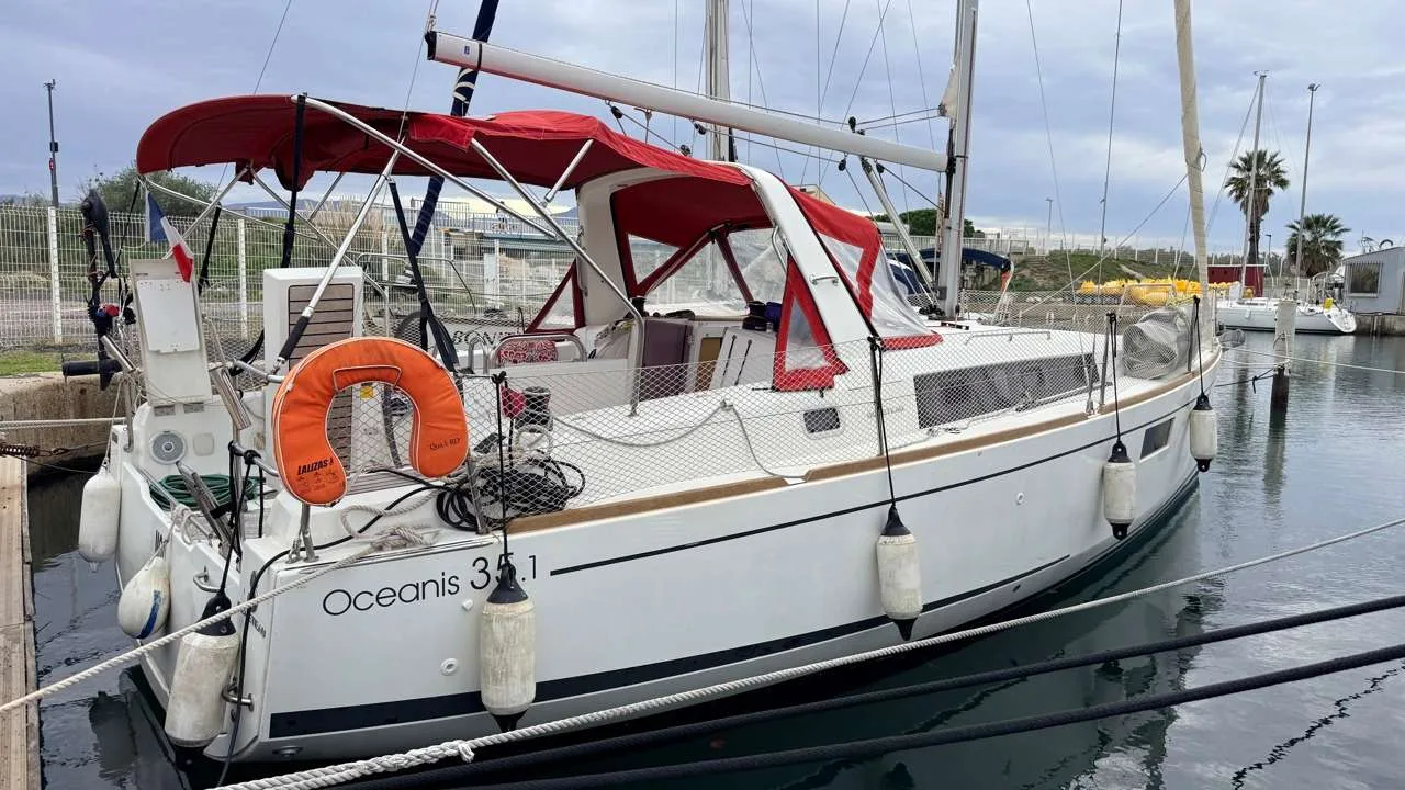 Beneteau OCEANIS 35.1 used - photo 1