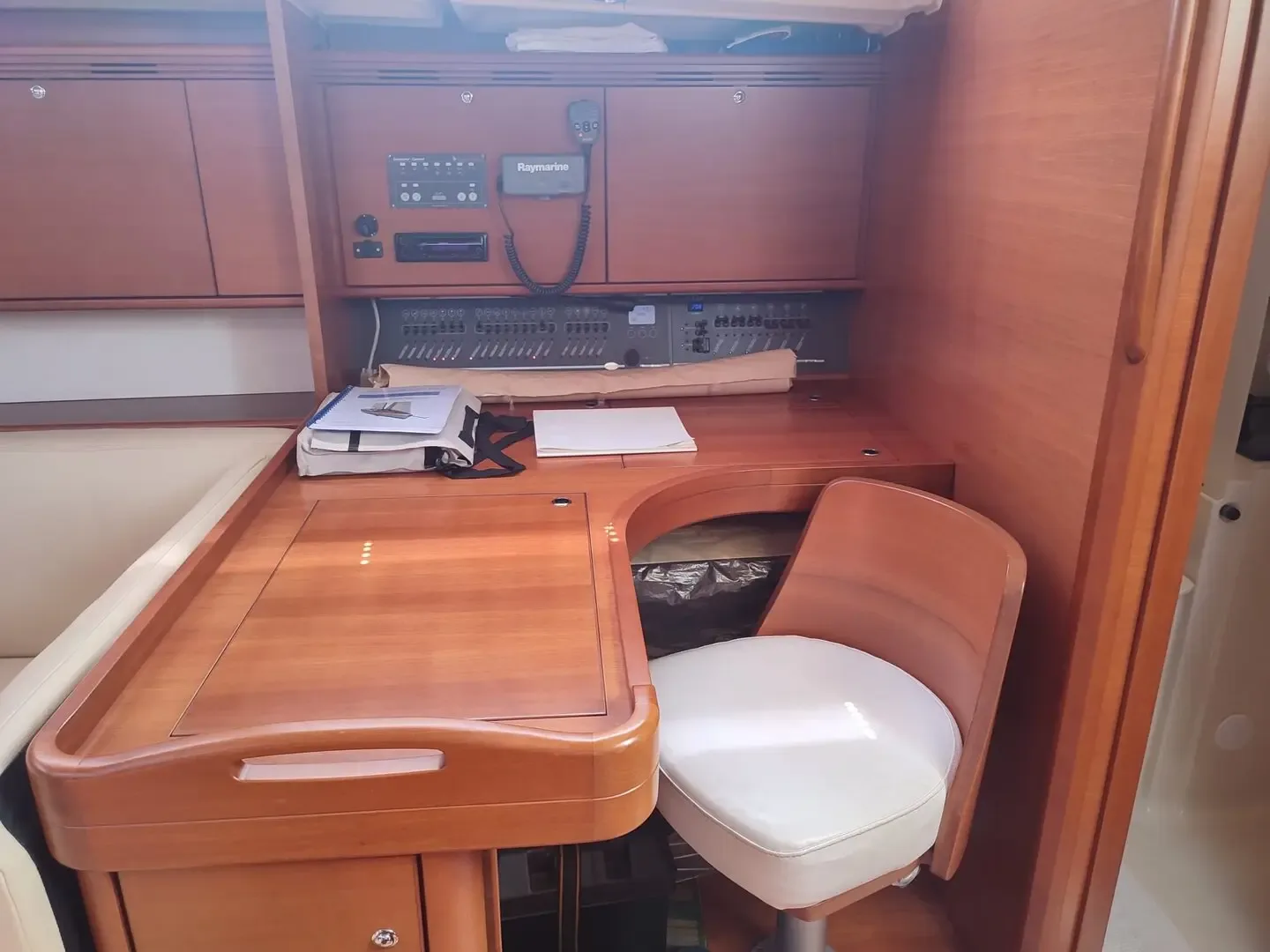 DUFOUR GL525 usato - foto hero 19